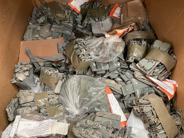 Lot of different pouches - afbeelding 1 van  2