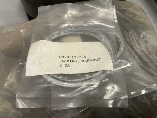 Lot of preformed packing - afbeelding 1 van  2