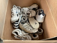 Lot of shoes - afbeelding 1 van  2