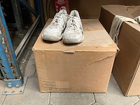 Lot of shoes - afbeelding 2 van  2
