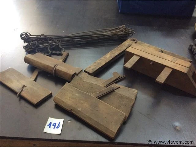 Lot oud werkmateriaal - afbeelding 1 van  5