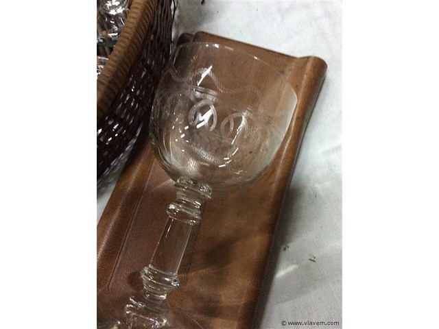 Lot varia met mand - afbeelding 2 van  3