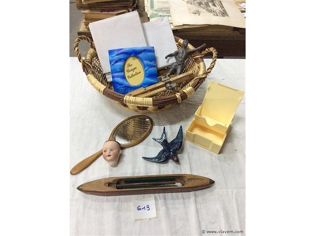 Lot varia oa porseleinen hoofdje - afbeelding 1 van  3