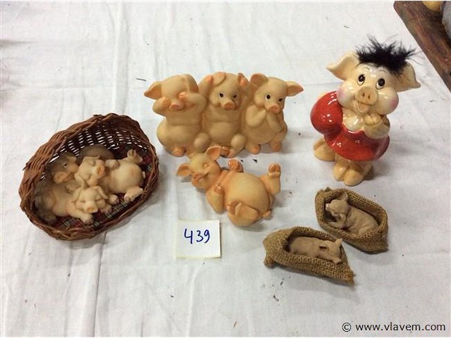 Lot varkentjes - afbeelding 1 van  3