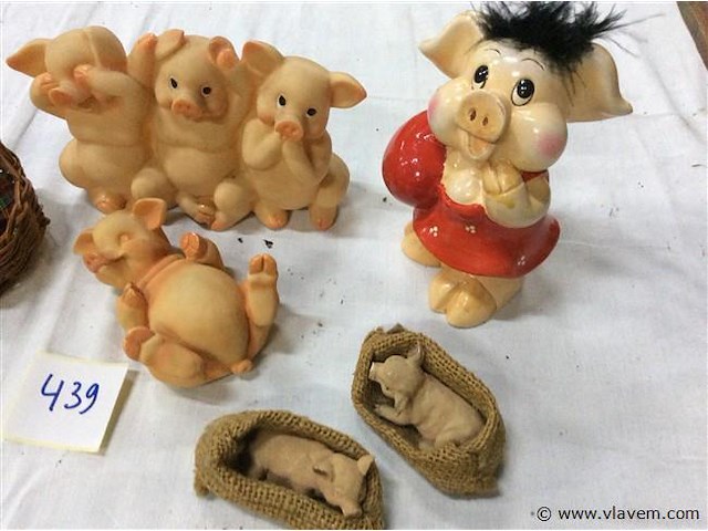 Lot varkentjes - afbeelding 2 van  3