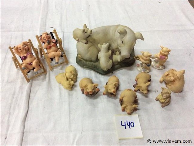 Lot varkentjes - afbeelding 1 van  3