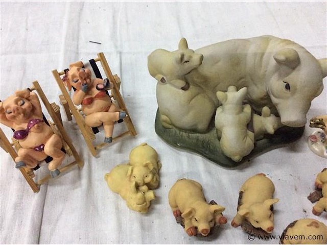 Lot varkentjes - afbeelding 2 van  3