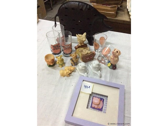 Lot varkentjes - afbeelding 1 van  4