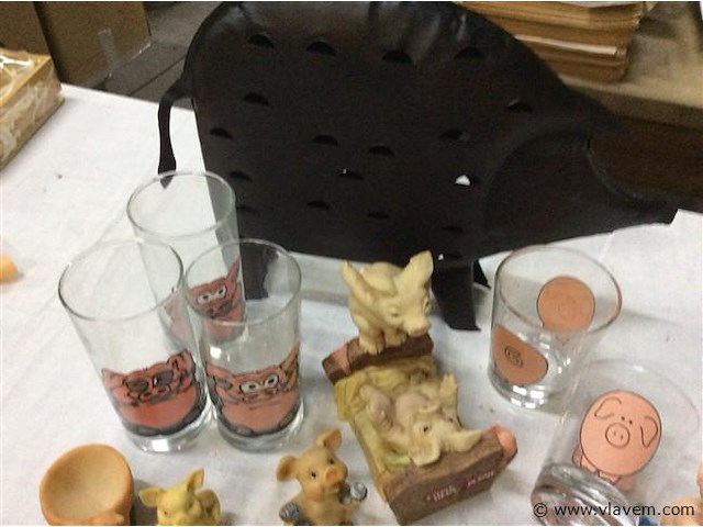 Lot varkentjes - afbeelding 3 van  4