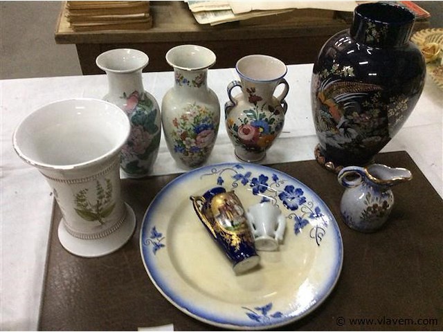 Lot vazen + - afbeelding 1 van  4