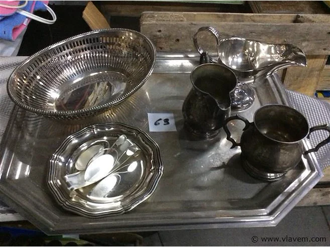 Alles aan 0 euro instelprijs: div. brocante, vintage, werkmateriaal, hi-fi, elektro, schilderijen, handwerk, textiel, verzamelobjecten, uurwerken enz. deel 1
