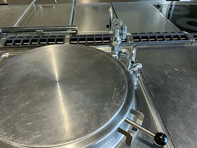 Lotus/electrolux bak- en kookeiland “rvs” - afbeelding 10 van  45