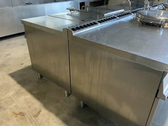 Lotus/electrolux bak- en kookeiland “rvs” - afbeelding 17 van  45