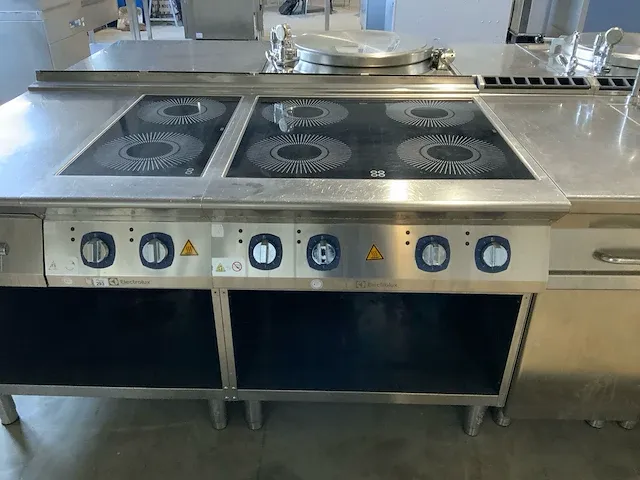 Lotus/electrolux bak- en kookeiland “rvs” - afbeelding 31 van  45