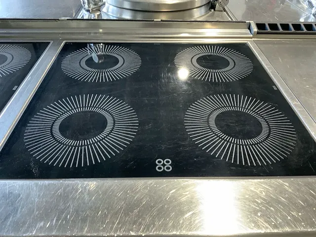 Lotus/electrolux bak- en kookeiland “rvs” - afbeelding 32 van  45