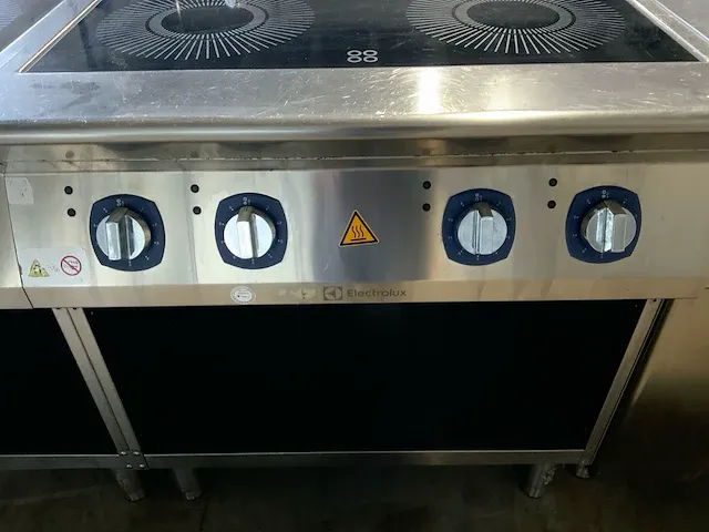 Lotus/electrolux bak- en kookeiland “rvs” - afbeelding 33 van  45
