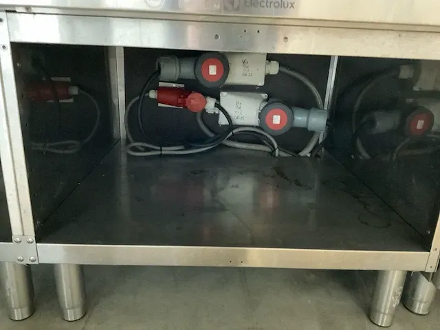 Lotus/electrolux bak- en kookeiland “rvs” - afbeelding 35 van  45