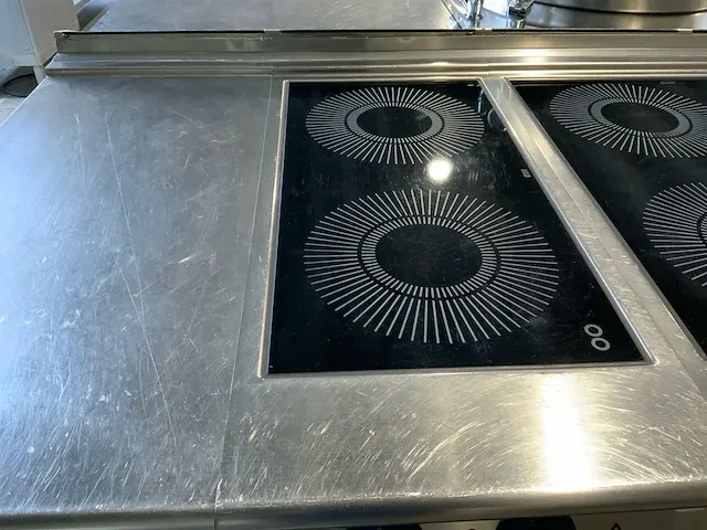 Lotus/electrolux bak- en kookeiland “rvs” - afbeelding 37 van  45