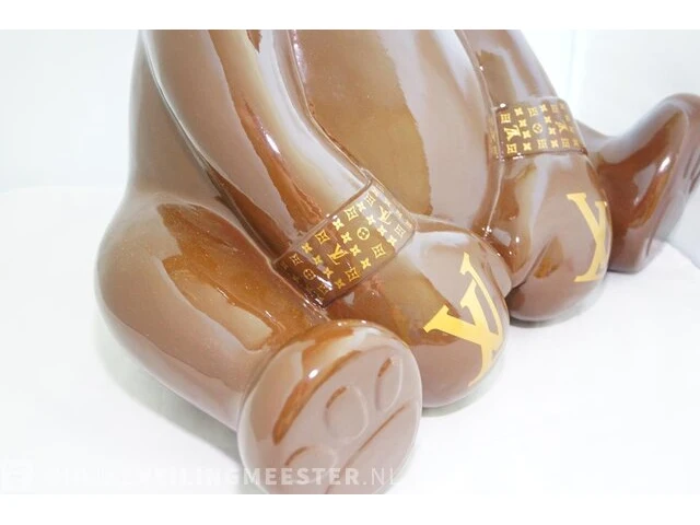 Louis vuitton boxing bear sculptuur - cobra art galery - afbeelding 3 van  7