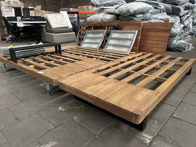 Loungeset (onderdelen) buiten. - afbeelding 1 van  7