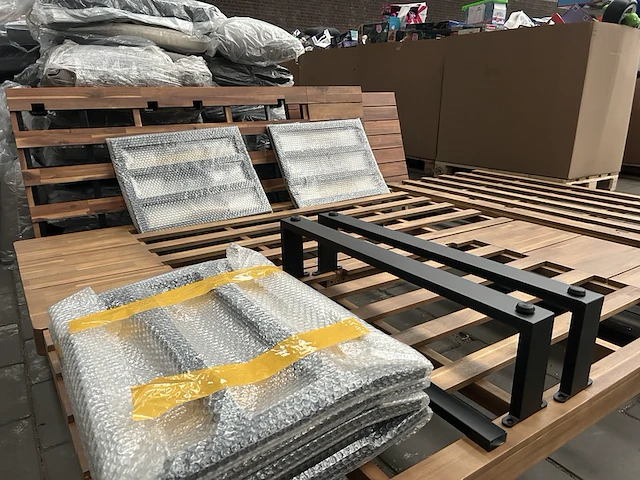 Loungeset (onderdelen) buiten. - afbeelding 4 van  7