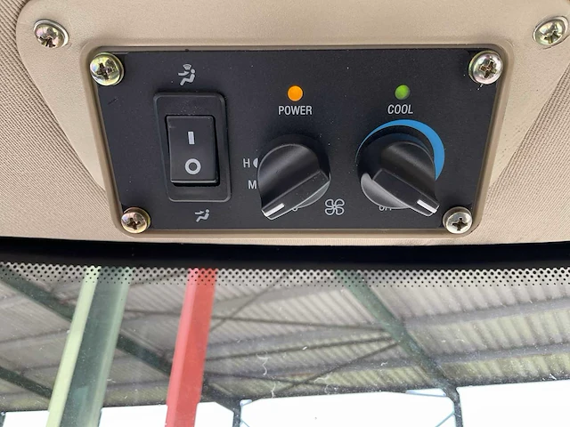 Lovol m1104 vierwielaangedreven landbouwtractor - afbeelding 27 van  41