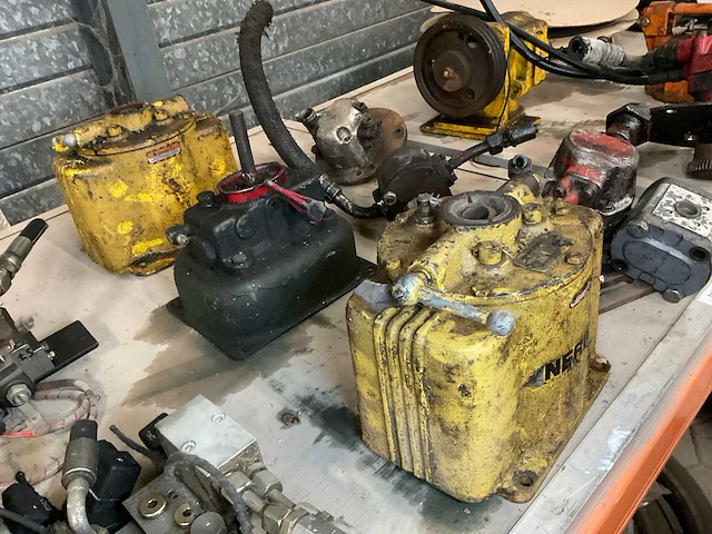 Low pressure hydraulic hand pump (3x) - afbeelding 1 van  5