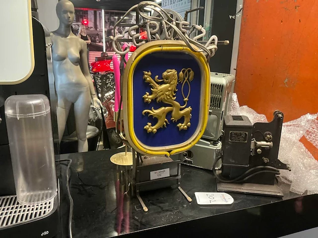 Löwenbrau cerveza neonreclame - afbeelding 1 van  8
