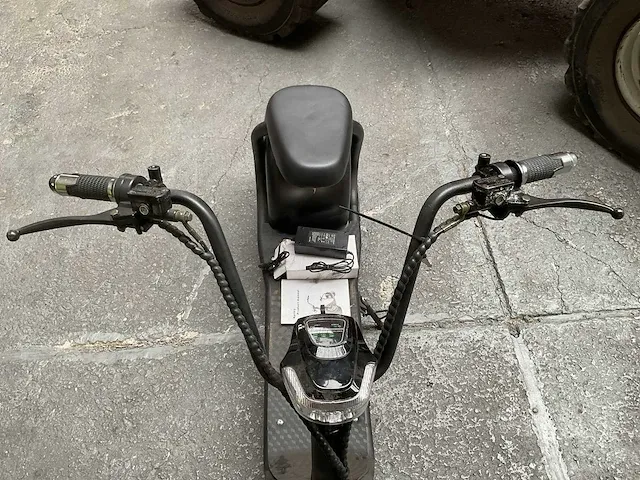 Lowrider e-scooter - afbeelding 7 van  10