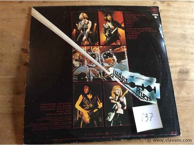 Lp j priest - afbeelding 2 van  2