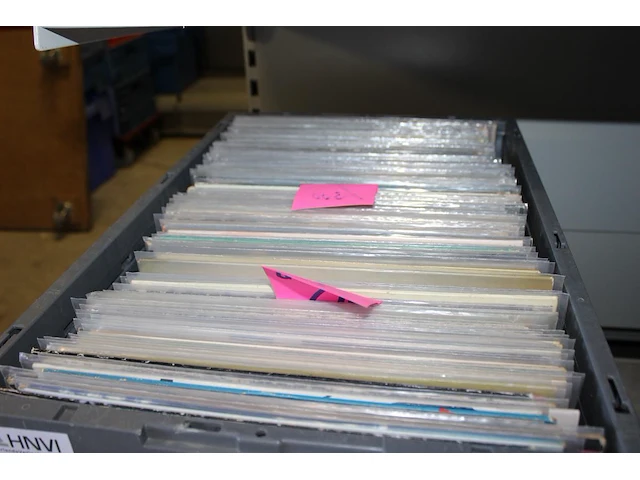 Lp's / langspeelplaten in kunststof krat. ruim 125 stuks. - afbeelding 2 van  4