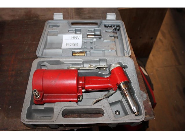 Lucht popnageltang. - afbeelding 1 van  3