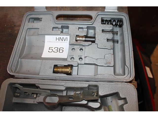 Lucht popnageltang. - afbeelding 2 van  3