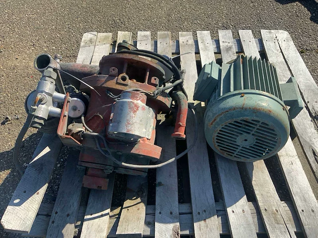 Luchtcompressor en 1 elektromotoren - afbeelding 1 van  6