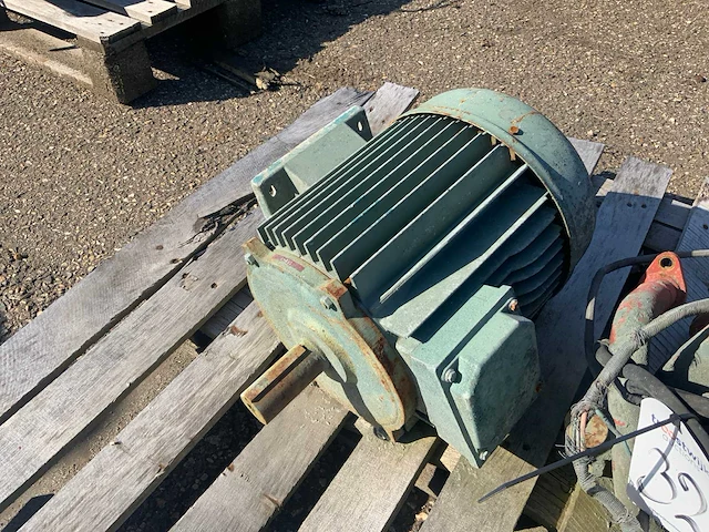 Luchtcompressor en 1 elektromotoren - afbeelding 5 van  6