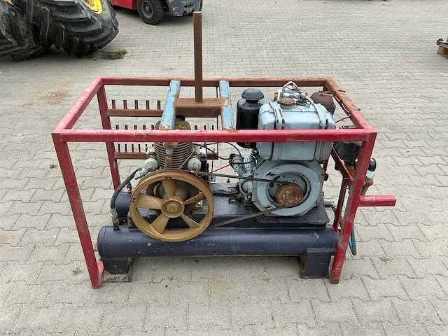 Luchtcompressor met hatz dieselmotor - afbeelding 1 van  13