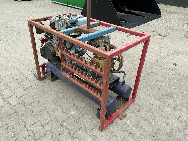 Luchtcompressor met hatz dieselmotor - afbeelding 10 van  13