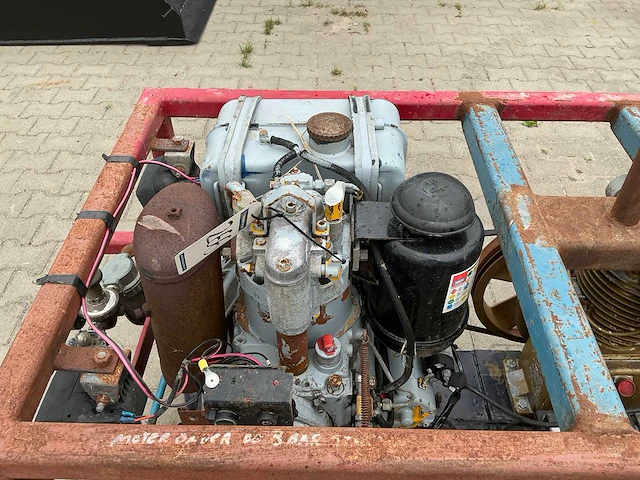 Luchtcompressor met hatz dieselmotor - afbeelding 12 van  13