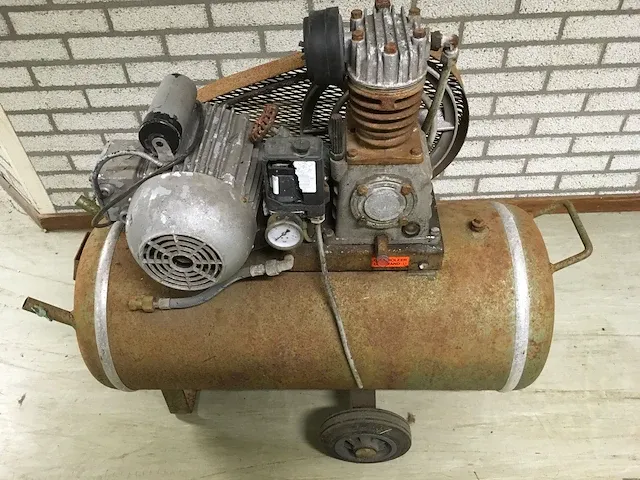 Luchtcompressor - afbeelding 1 van  5