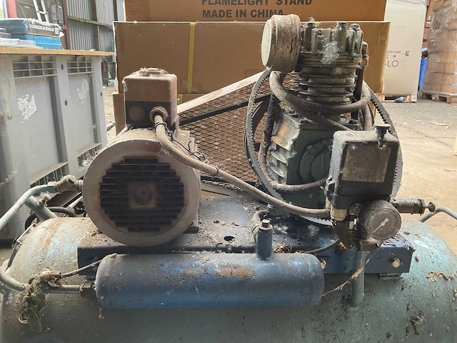 Luchtcompressor - afbeelding 2 van  2