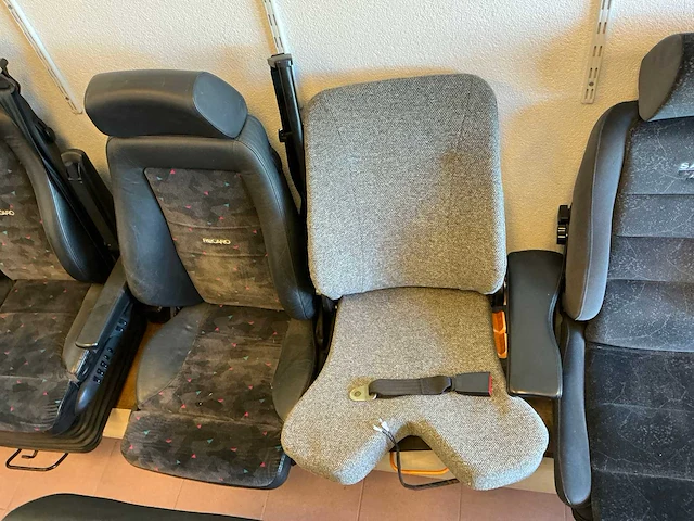 Luchtgeveerde stoelen en bureau stoelen (25x) - afbeelding 12 van  17
