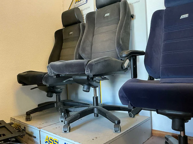 Luchtgeveerde stoelen en bureau stoelen (25x) - afbeelding 17 van  17
