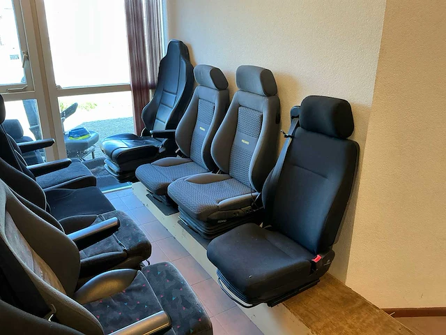 Luchtgeveerde stoelen en bureau stoelen (25x) - afbeelding 1 van  17