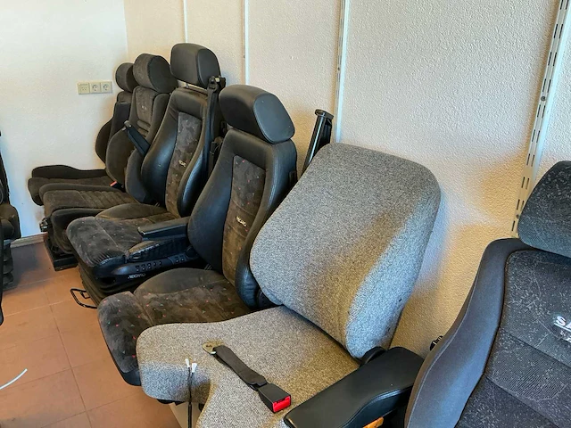 Luchtgeveerde stoelen en bureau stoelen (25x) - afbeelding 4 van  17