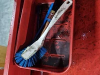 Luchthaspel, olielekbak, ontvetbak met ontvetter, olie vatten rek, rood - afbeelding 8 van  14