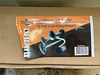 Luchthoorns - afbeelding 2 van  3