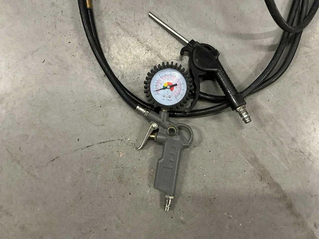 Luchtslanghaspel en startkabel - afbeelding 2 van  4