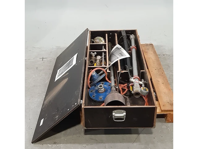 Luchtverplaatser in houten kist - afbeelding 1 van  14