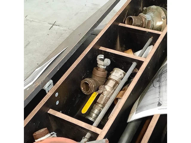 Luchtverplaatser in houten kist - afbeelding 13 van  14