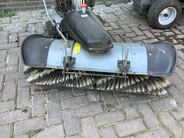 Lumag km1000 straatveegmachine - afbeelding 3 van  6